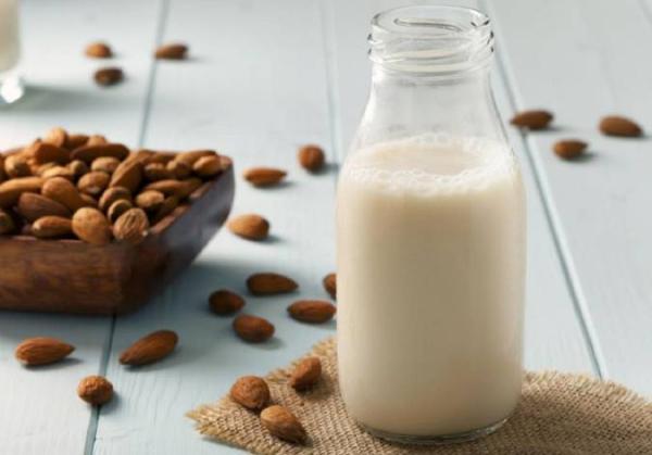 نوشیدن شیربادام در دوران شیردهی چه مزایایی دارد؟