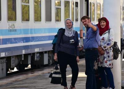 ورود قطار گردشگری هزار و یک شب از مرز سرخس به مشهد