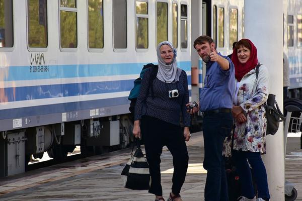 ورود قطار گردشگری هزار و یک شب از مرز سرخس به مشهد