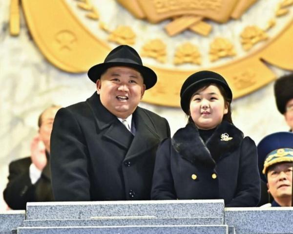 عکس ، پوشش جنجالی دختر رهبر کره شمالی ، کت 100 میلیون تومانی دختر کیم جونگ اون را ببینید