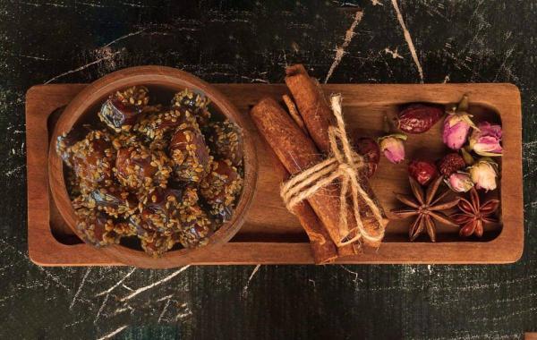 طرز تهیه معسل خرما؛ بسیار مقوی و خوشمزه طرز تهیه معسل خرما؛ بسیار مقوی و خوشمزه