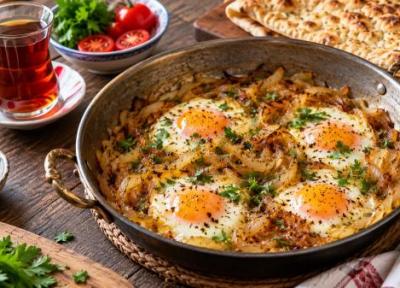 طرز تهیه نیمرو پیاز با پیاز طلایی؛ ساده و خوش طعم
